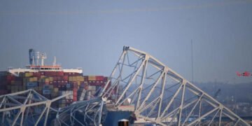 Se derrumba principal puente de Baltimore embestido por un barco