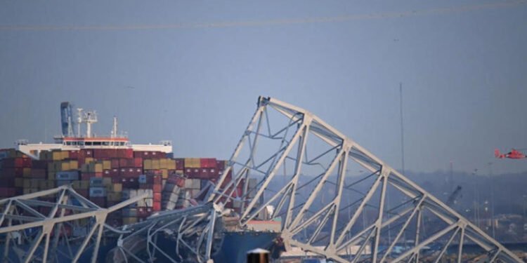 Se derrumba principal puente de Baltimore embestido por un barco