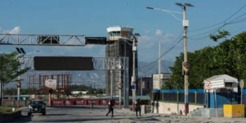 Siguen los saqueos en puertos de la capital de Haití
