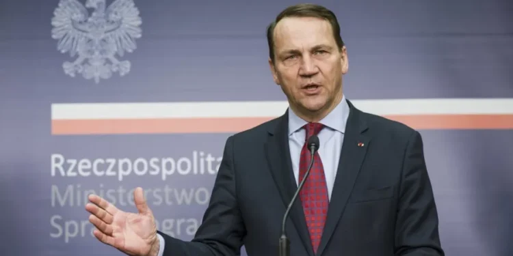 Ministro de Exteriores de Polonia: Presencia de tropas OTAN en Ucrania “no es impensable”