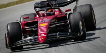 Leclerc y Sainz le hacen un sandwich a Verstappen