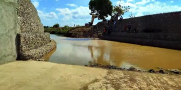 Haití abre canal de Juana Méndez y baja el caudal del río Masacre