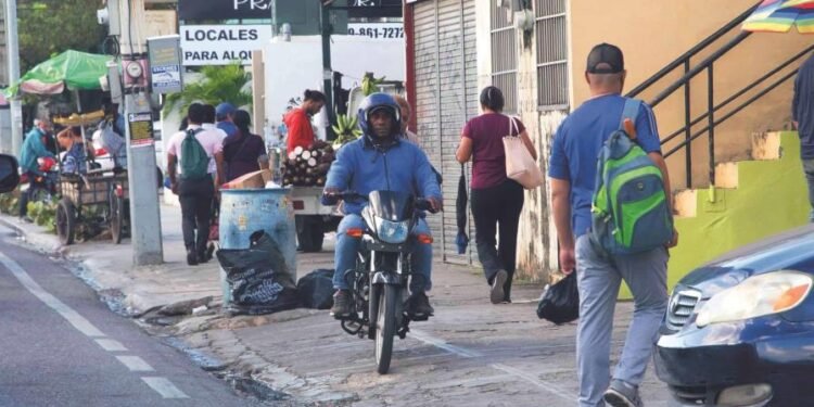 Conductores y peatones piden tomar medidas ante manejo temerario de motoristas