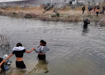 El Supremo de Estados Unidos da vía libre a Texas para detener y expulsar a migrantes