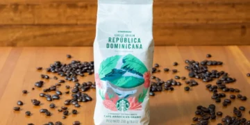 Starbucks presenta nuevo empaque de su café de origen dominicano.