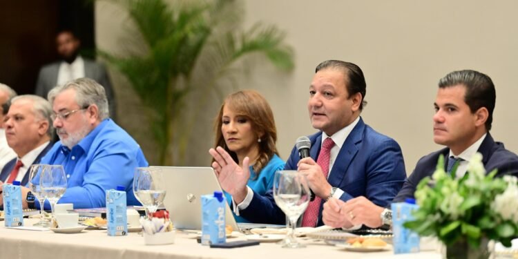 Abel presenta ante Asonahores seis ejes de desarrollo turístico nacional