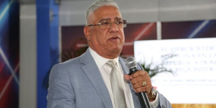 Critican rol del CMD: actúa como sindicato en lugar de entidad académica