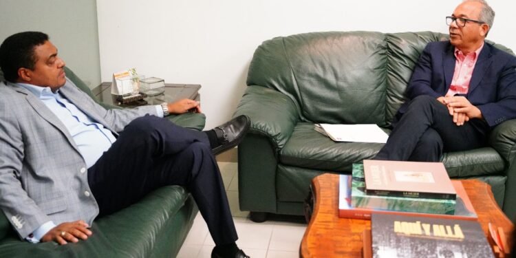 Bichara refuta sobrecosto en construcción Punta Catalina