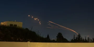 Israel lanza misiles contra Irán en represalia, según funcionarios de EE.UU.
