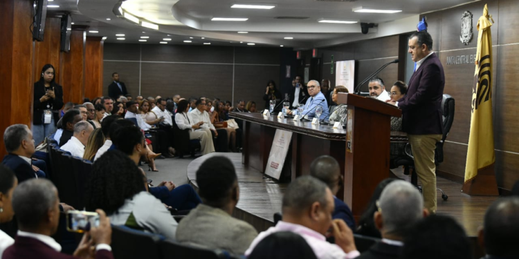 JCE gradua a 178 periodistas y comunicadores del diplomado Especializado en Administración Electoral