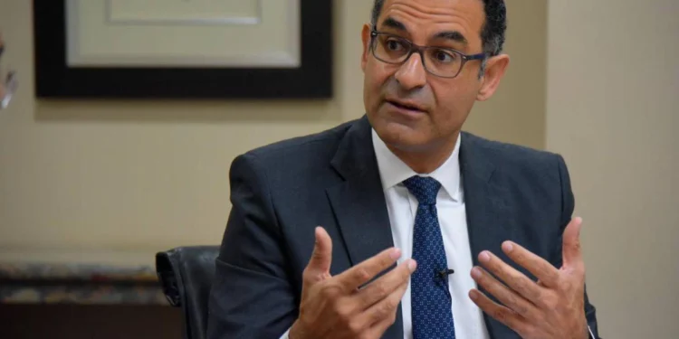 Economista dice durante gestión de Almonte surgen pérdidas en las empresas eléctricas y cae la minería