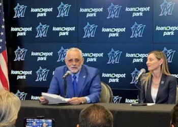 Lidom y Marlins firman acuerdo que llevará partidos de invierno a Miami