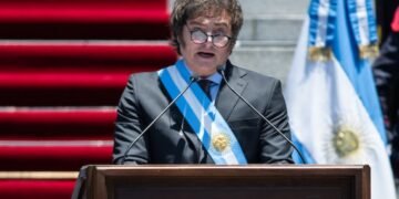 Milei anuncia un primer trimestre de superávit financiero en Argentina desde 2008