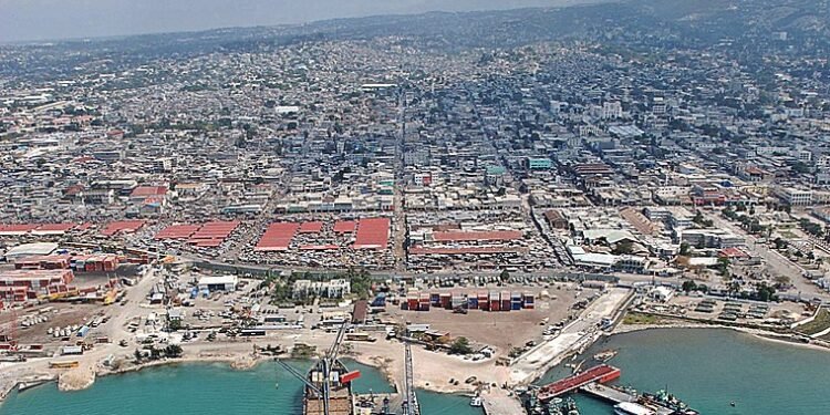 Secuestran barco con 1,500 sacos de arroz en Haití y al personal