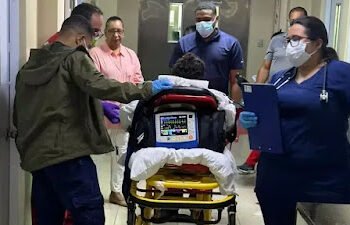 Trasladan al Hospital de Boston adolescente afectado en el incendio de Salcedo