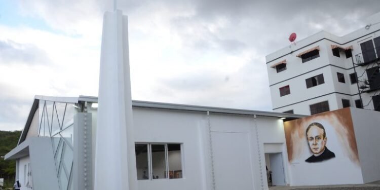 La Villa Magisterial recibió templo construido por Abel Martínez con misa de acción de gracias