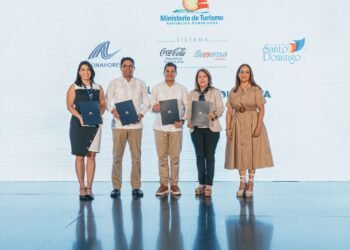 Hoteles de Santo Domingo firman convenio para recolectar residuos del turismo