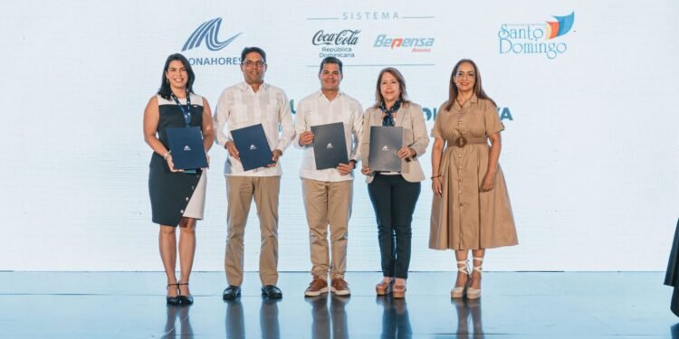 Hoteles de Santo Domingo firman convenio para recolectar residuos del turismo