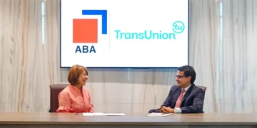 ABA y TransUnion implementarán un score crediticio alternativo para facilitar acceso a viviendas de bajo costo