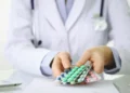OMS: excesivo uso de antibióticos en pandemia ha exacerbado la resistencia antimicrobiana