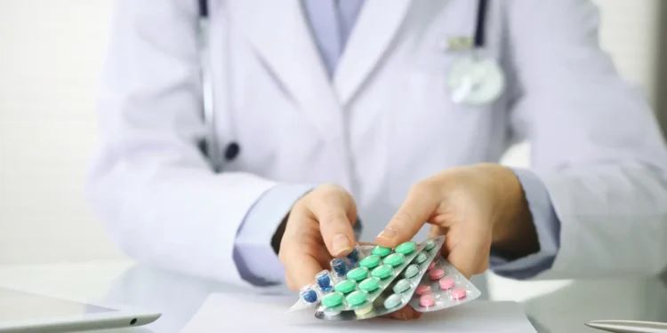 OMS: excesivo uso de antibióticos en pandemia ha exacerbado la resistencia antimicrobiana