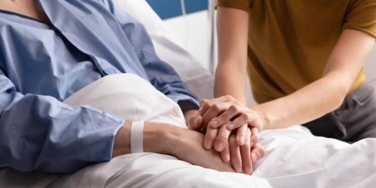 Retención de pacientes por falta de pago, práctica ilegal pero habitual en el país