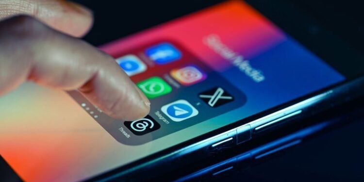 Apple retira WhatsApp y Threads de su tienda de aplicaciones en China