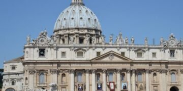 El Vaticano considera el cambio de sexo y la maternidad subrogada “violaciones de la dignidad humana”