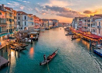 Venecia pone en marcha su boleto diario de cinco euros para frenar el turismo de masas