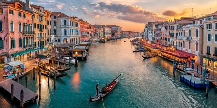 Venecia pone en marcha su boleto diario de cinco euros para frenar el turismo de masas
