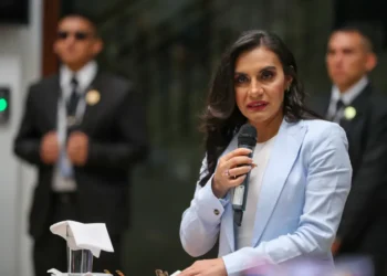 La vicepresidenta de Ecuador acusa a Noboa de hostigamiento y reitera que no va a dimitir