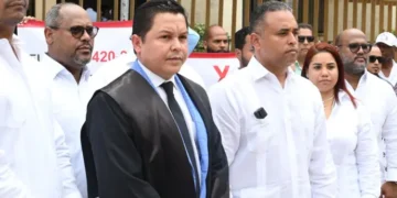 Aplazan audiencia que anularía decreto que prohíbe importar vehículos usados