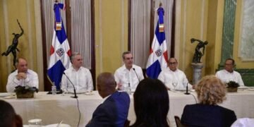 Gobierno y sindicatos acordarán aumento sueldos cada cinco años