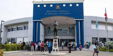 Ciudadanos se siguen quejando de las largas horas de espera en la Dirección General de Pasaportes