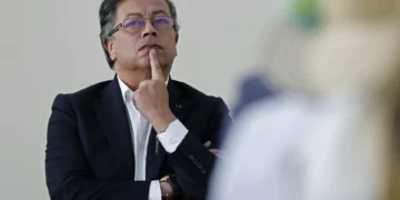 El máximo jefe del ELN acusa a Petro de recibir dinero de extorsiones cuando era guerrillero