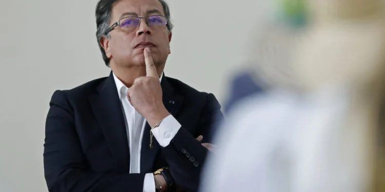 El máximo jefe del ELN acusa a Petro de recibir dinero de extorsiones cuando era guerrillero