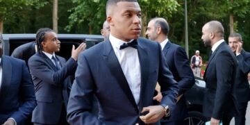 Mbappé organiza una gran cena de despedida en París