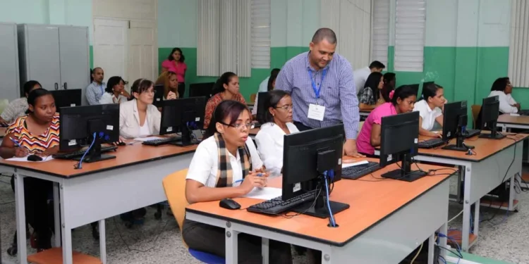 Más de 47 mil postulantes se registran en el Concurso de Oposición Docente Focalizado