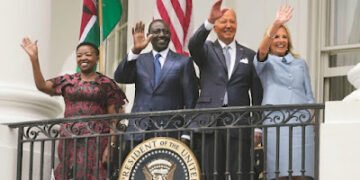 Presidente de Kenia promete aplastar a las pandillas en Haití