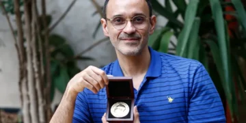 Carlos Umaña, nobel de la paz: “Hoy hay más de mil Hiroshimas en una sola bomba nuclear»