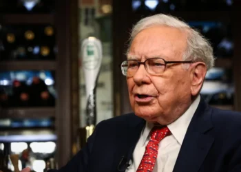 Warren Buffett compara la inteligencia artificial con las armas nucleares