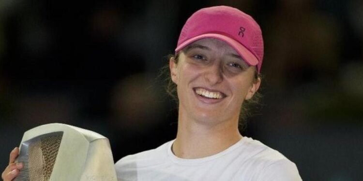 Iga Swiatek supera a Aryna Sabalenka y levanta el trofeo en el Abierto de Madrid