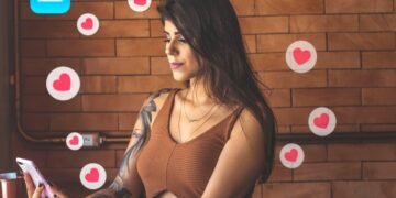 33% de las mujeres sienten presión por alterar su apariencia por imágenes que ven en redes sociales