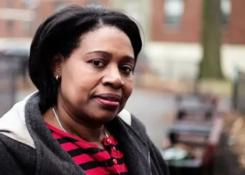 Por qué los dominicanos siguen emigrando de un país con estabilidad política y crecimiento económico