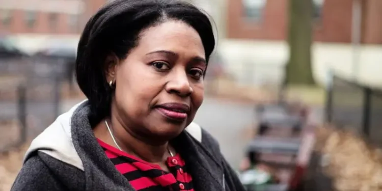 Por qué los dominicanos siguen emigrando de un país con estabilidad política y crecimiento económico