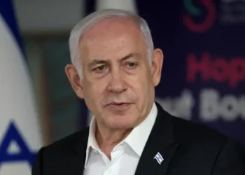 «Netanyahu camina por la cuerda floja»: el dilema del primer ministro de Israel ante el alto el fuego en Gaza que le exige EE.UU.