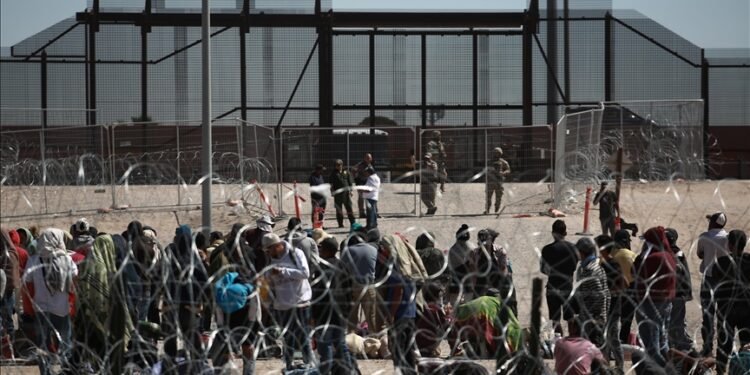 La mayoría de los estadounidenses, incluyendo los latinos, apoyan la deportación masiva.