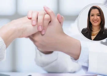 Destacan impacto empatía en salud para transformar experiencia del paciente