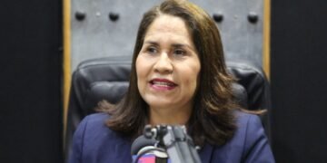 Ex ministra de trabajo denuncia alianza de un sector empresarial con el gobierno para eliminar la cesantía