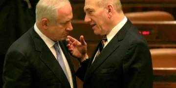 Olmert, ex primer ministro israelí, pide echar a Netanyahu antes de que destruya el país